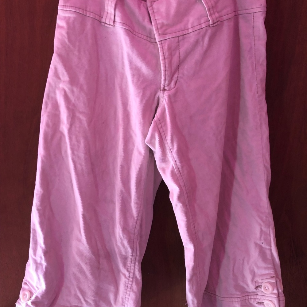 White courdory capri shorts size 3 Plug G ($4 when bundled)